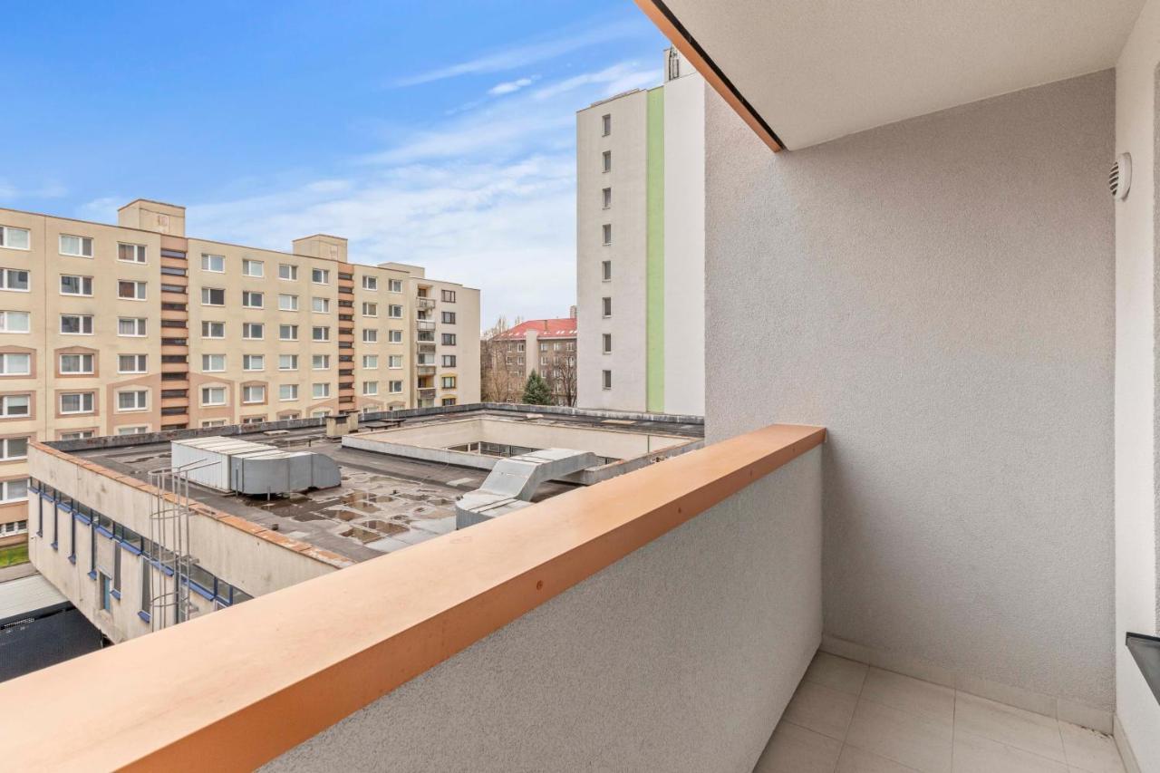 Lam Green - Ac -Balcony Bratislava Luaran gambar