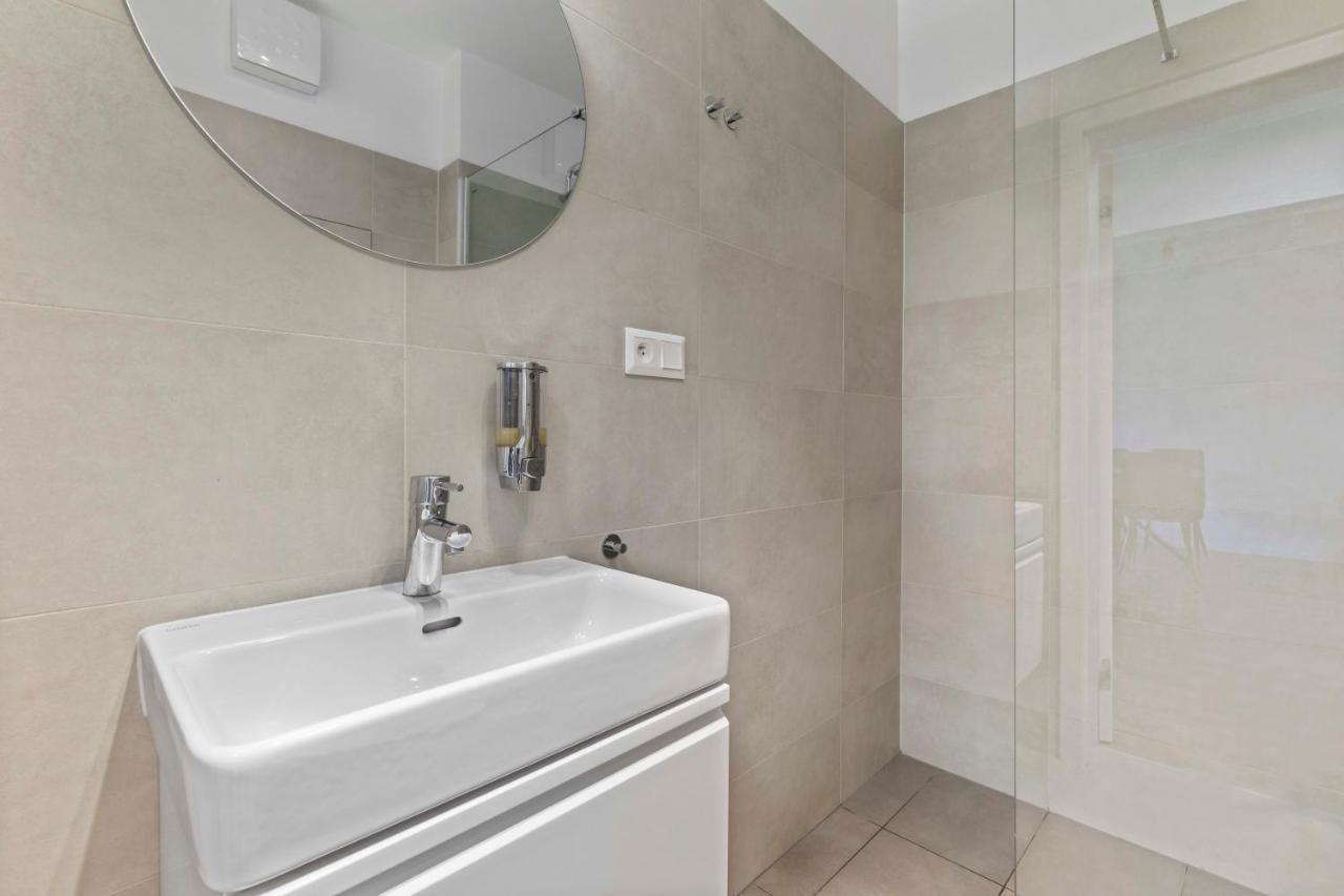Lam Green - Ac -Balcony Bratislava Luaran gambar